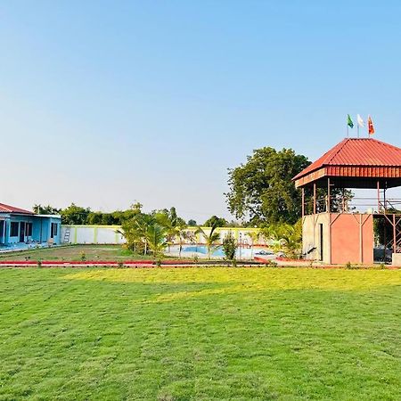 Vrundavan Home Stay And Village Resort Kevadia Esterno foto