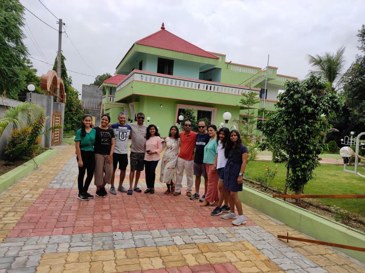 Vrundavan Home Stay And Village Resort Kevadia Esterno foto