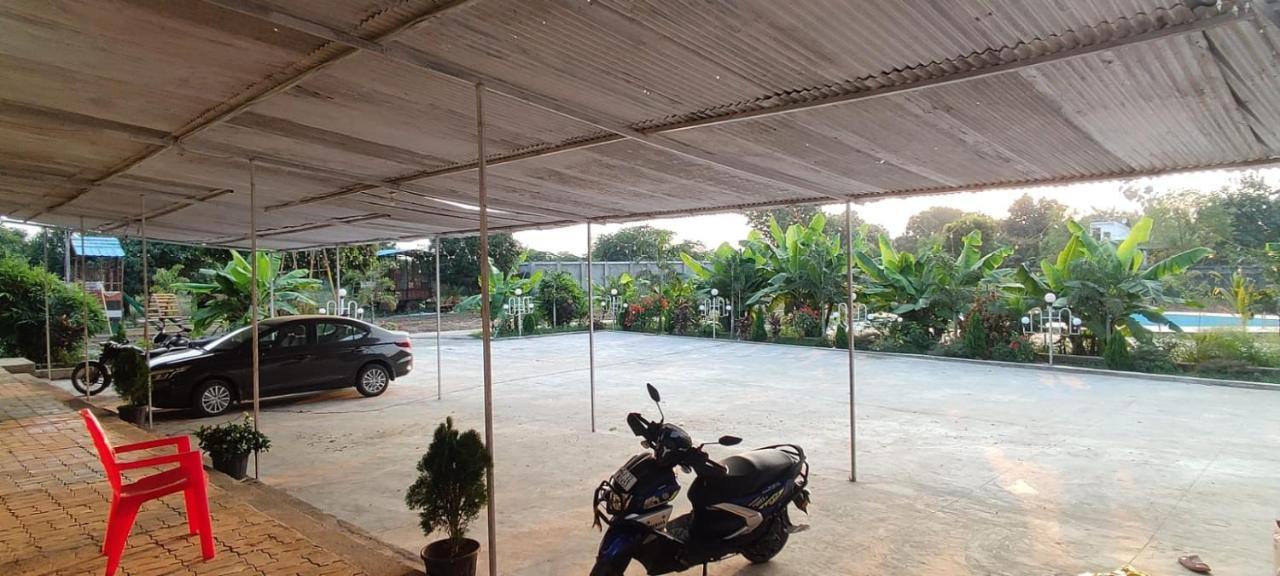Vrundavan Home Stay And Village Resort Kevadia Esterno foto
