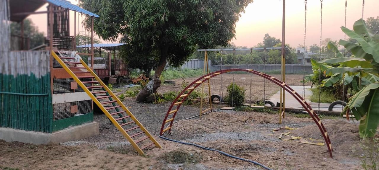 Vrundavan Home Stay And Village Resort Kevadia Esterno foto