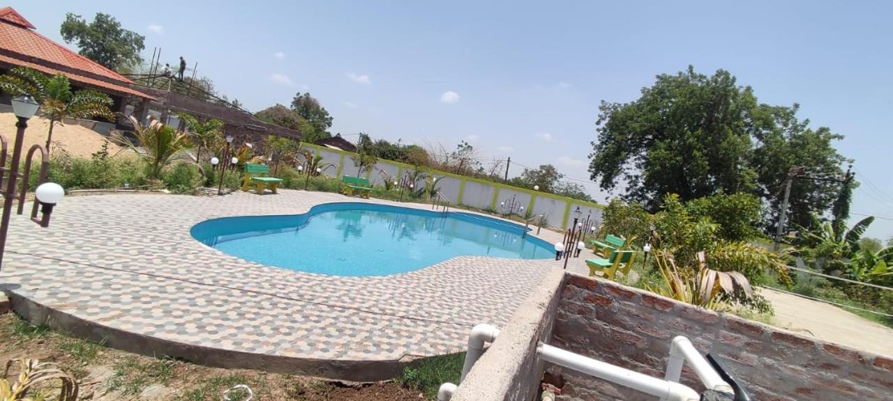Vrundavan Home Stay And Village Resort Kevadia Esterno foto